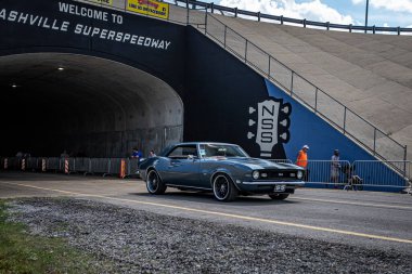 Lübnan, TN - 14 Mayıs 2022: 1969 Chevrolet Camaro SS 350 Coupe 'nin geniş açılı ön köşe görüntüsü.