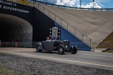 Lübnan, TN - 14 Mayıs 2022: Yerel bir araba fuarında 1931 model Ford Roadster 'ın geniş açılı ön köşe görüntüsü.