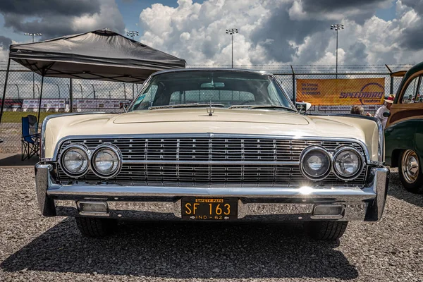 Lebanon May 2022 Low Perspective Front View 1962 Lincoln Continental —  Fotos de Stock