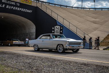 Lübnan, TN - 14 Mayıs 2022: 1966 Chevrolet Chevy II Nova SS Super Sport 'un geniş açılı ön köşe görüntüsü.