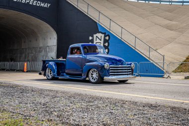 Lübnan, TN - 14 Mayıs 2022: 1952 model Chevrolet Advance Design 3100 kamyonet yerel bir araba fuarında..