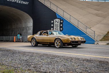Lübnan, TN - 14 Mayıs 2022: 1979 Pontiac Firebird Formula Üstü açılır araba fuarında geniş açı.
