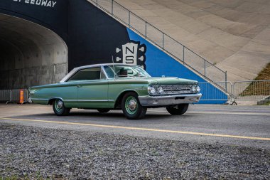 Lübnan, TN - 14 Mayıs 2022: 1963 Mercury Marauder 2 Door Hardtop Sedan 'ın geniş açılı ön köşe görüntüsü.