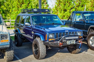 Pigeon Forge, TN - August 25, 2017: Modified Off Road Jeep Cherokee XJ Sport at a local enthusiast rally.