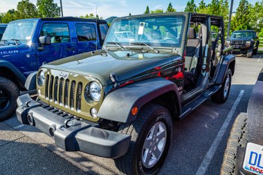 Pigeon Forge, TN - August 25, 2017: Modified Off Road Jeep Wrangler Sport JK Unlimited Soft Top at a local enthusiast rally.