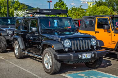 Pigeon Forge, TN - August 25, 2017: Modified Off Road Jeep Wrangler Sport JK Unlimited Hardtop at a local enthusiast rally.