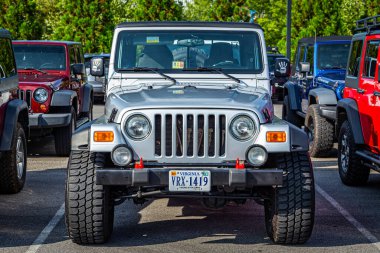 Pigeon Forge, TN - August 25, 2017: Modified Off Road Jeep Wrangler Sport Unlimited TJ Hardtop at a local enthusiast rally.