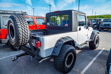 Pigeon Forge, TN - August 25, 2017: Modified Off Road Jeep Wrangler Sport Unlimited TJ Hardtop at a local enthusiast rally.