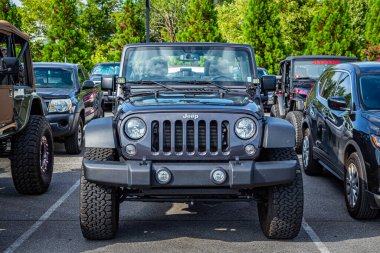 Pigeon Forge, TN - August 25, 2017: Modified Jeep Wrangler Sport JK Soft Top at a local enthusiast rally.