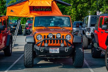 Pigeon Forge, TN - August 25, 2017: Modified Jeep Wrangler Sport JK Hardtop with a rooftop tent at a local enthusiast rally.
