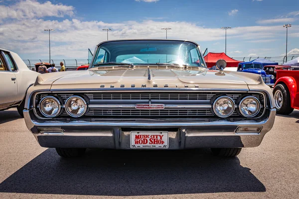 Lebanon May 2022 Low Perspective Front View 1964 Oldsmobile Dynamic — Stockfoto