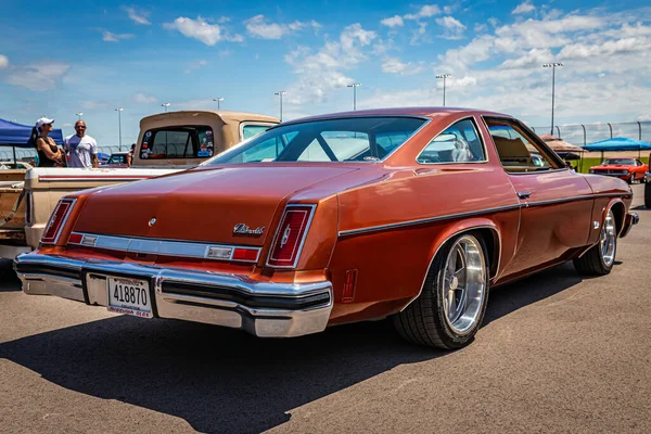 Lebanon May 2022 Low Perspective Rear Corner View 1974 Oldsmobile — 스톡 사진