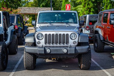 Pigeon Forge, TN - August 25, 2017: Modified Jeep Wrangler Sport Unlimited JK Soft Top at a local enthusiast rally.