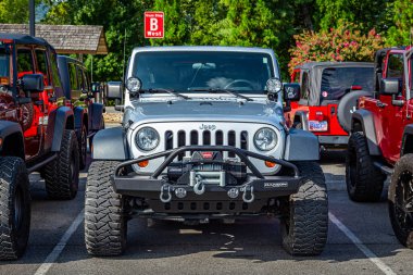 Pigeon Forge, TN - August 25, 2017: Modified Jeep Wrangler Sport Unlimited JK Hardtop at a local enthusiast rally.