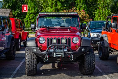 Pigeon Forge, TN - August 25, 2017: Modified Jeep Wrangler Sport JK Soft Top at a local enthusiast rally.