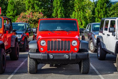 Pigeon Forge, TN - August 25, 2017: Modified Jeep Wrangler Sport Unlimited JK Hardtop at a local enthusiast rally.