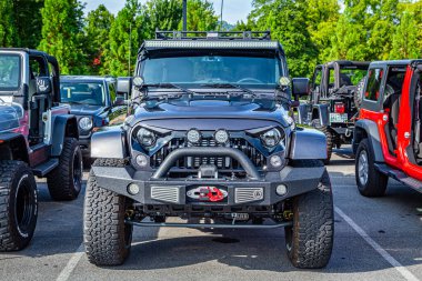 Pigeon Forge, TN - August 25, 2017: Modified Jeep Wrangler Rubicon Unlimited JK Hardtop at a local enthusiast rally.