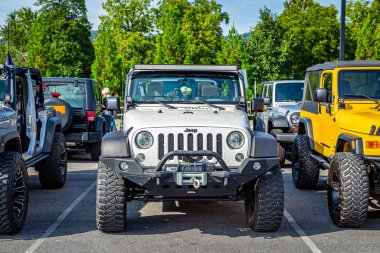 Pigeon Forge, TN - August 25, 2017: Modified Jeep Wrangler Sport Unlimited JK Soft Top at a local enthusiast rally.