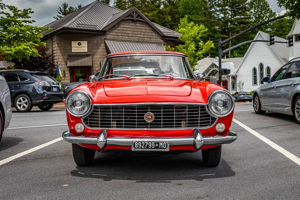 Highlands June 2022 Low Perspective Front View 1966 Fiat 1500 — Photo