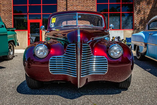 Falcon Heights June 2022 Low Perspective Front View 1940 Buick — Φωτογραφία Αρχείου