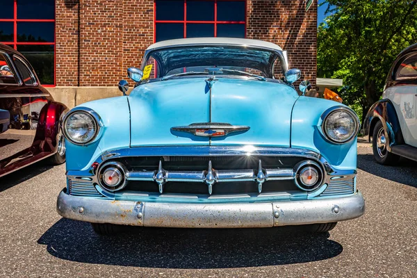 Falcon Heights June 2022 Low Perspective Front View 1953 Chevrolet — Stock Photo, Image