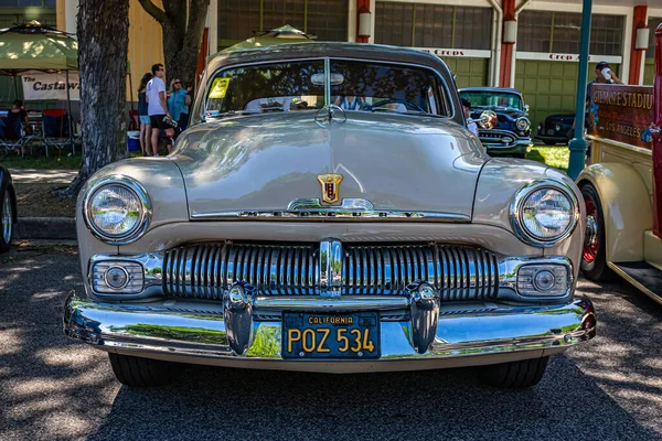 Falcon Heights June 2022 High Perspective Front View A1950 Mercury — 스톡 사진