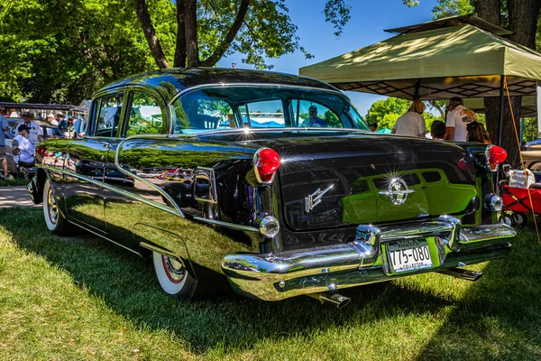 Falcon Heights June 2022 Low Perspective Rear Corner View Local — Stockfoto