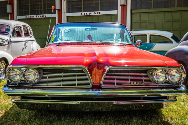 Falcon Heights June 2022 Low Perspective Front View 1961 Pontiac — Stock fotografie