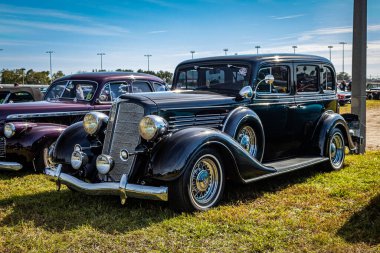 Daytona Plajı, FL - 24 Kasım 2018: 1934 Buick Serisi 60 model Sedan 'ın ön köşe manzarası.