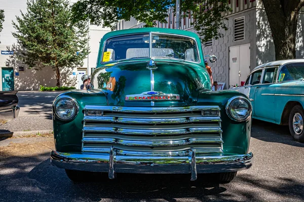 Falcon Heights June 2022 Low Perspective Front View 1952 Chevrolet — Stock Photo, Image