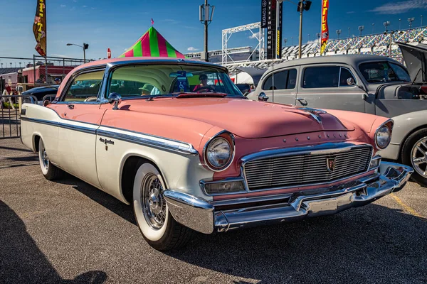 Daytona Beach Listopada 2018 Widok Przodu 1956 Chrysler New Yorker — Zdjęcie stockowe