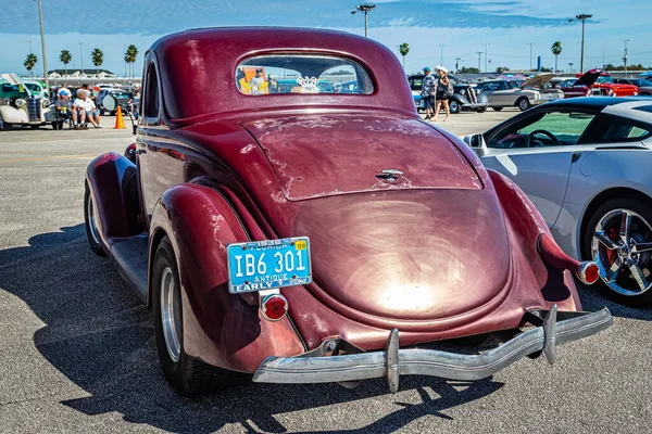 Daytona Plajı, FL - 24 Kasım 2018: 1936 Ford Deluxe Model 'in arka köşe görüntüsü.