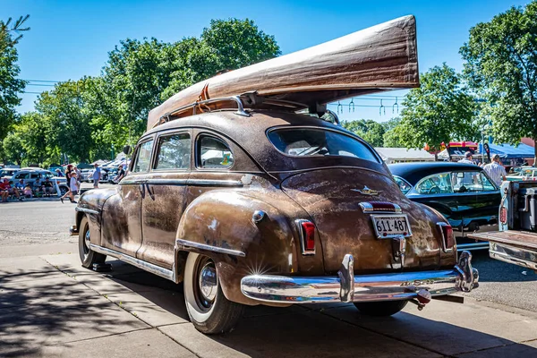 2022年6月17日 地元自動車ショーでの1947年デソト郊外4ドアセダンのローパースペクティブ リアコーナービュー — ストック写真