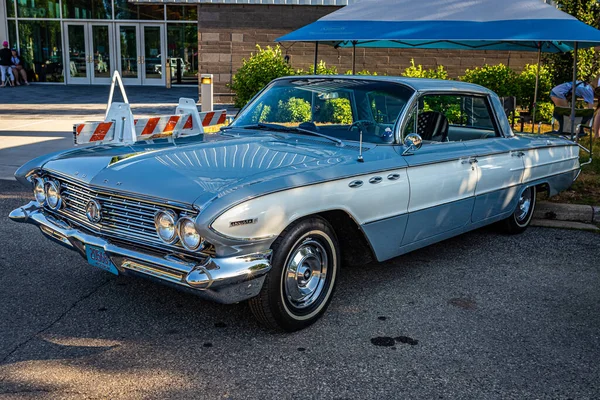 Falcon Heights Haziran 2022 1961 Buick Invicta Kapılı Otomobil Fuarı — Stok fotoğraf