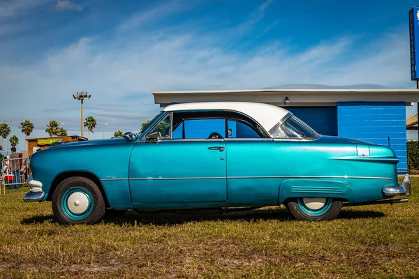 Daytona Beach 2018 Low Perspective Side View 1951 Ford Victoria — 스톡 사진