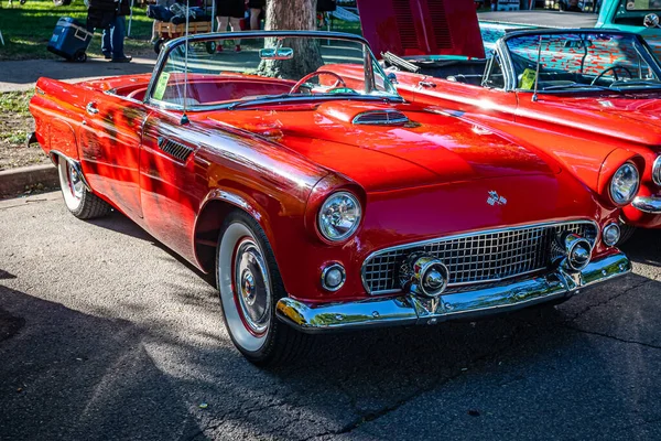 Falcon Heights Junio 2022 Vista Frontal Alta Perspectiva Ford Thunderbird —  Fotos de Stock