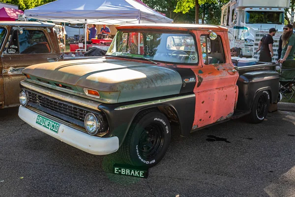 Falcon Heights Juni 2022 Hochperspektivische Frontansicht Eines Chevrolet C10 Stepside — Stockfoto