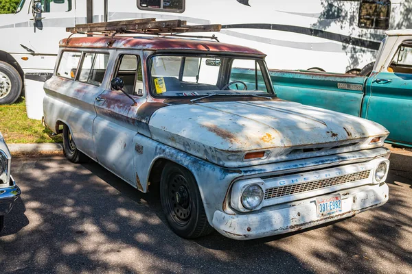 Falcon Heights Června 2022 Pohled Starý Chevrolet C10 Suburban Carryall — Stock fotografie