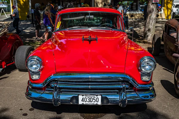 Falcon Heights Junho 2022 Vista Frontal Alta Perspectiva Oldsmobile Super — Fotografia de Stock