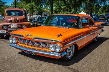 Falcon Heights, MN - 18 Haziran 2022: 1959 Chevrolet BelAir 2 Door Sedan 'ın yüksek perspektifli ön görüntüsü.