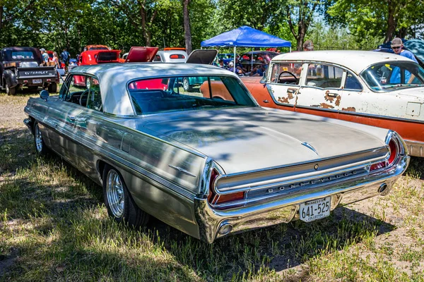 Falcon Heights Haziran 2022 Yerel Bir Araba Fuarında 1962 Pontiac — Stok fotoğraf