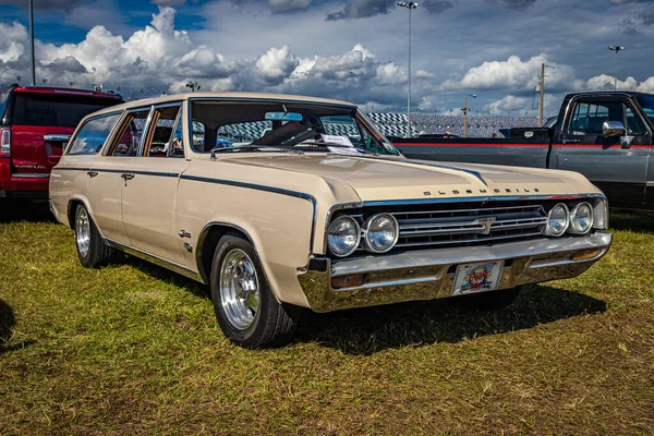 Daytona Beach Novembro 2020 Visão Frontal Baixa Perspectiva Uma Oldsmobile — Fotografia de Stock