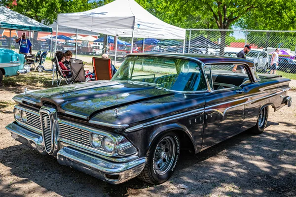 Falcon Heights Juni 2022 Hochperspektivische Frontansicht Eines Edsel Ranger Door — Stockfoto