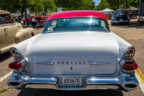 Falcon Heights June 2022 High Perspective Rear View 1957 Pontiac — Stock Photo, Image