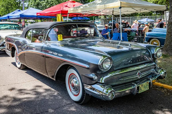 Falcon Heights Haziran 2022 Yerel Bir Araba Fuarında 1957 Buick — Stok fotoğraf