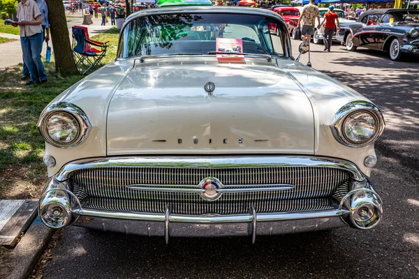 Falcon Heights Червня 2022 Високоперспективний Вид 1957 Buick Roadmaster Door — стокове фото