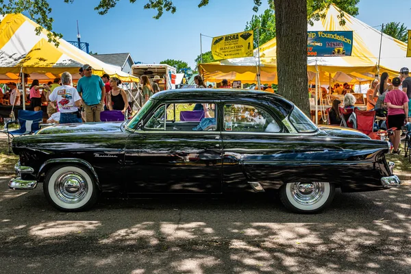 Falcon Heights June 2022 High View View 1954 Ford Mainline — 스톡 사진