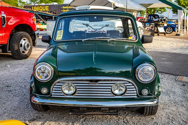 Falcon Heights Junho 2022 Vista Frontal Alta Perspectiva Austin Mini — Fotografia de Stock