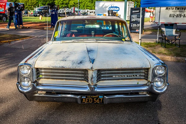 Falcon Heights Juni 2022 Hochperspektivische Frontansicht Eines Pontiac Bonneville Station — Stockfoto