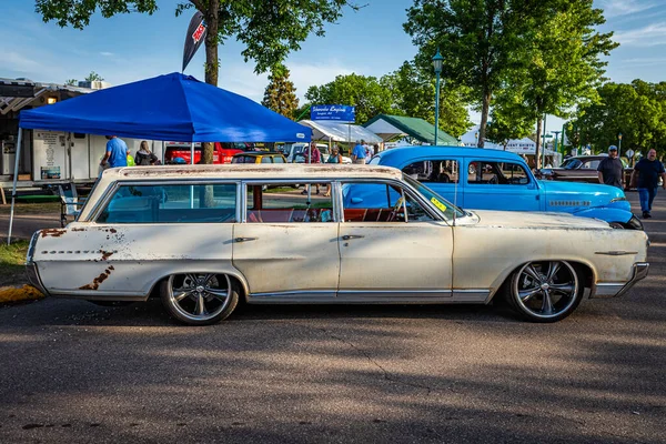 Falcon Heights 2022 Június Egy 1964 Pontiac Bonneville Kombi Kilátása — Stock Fotó